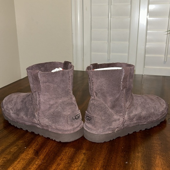 Ugg suede leather ankle boots. - Picture 4 of 12